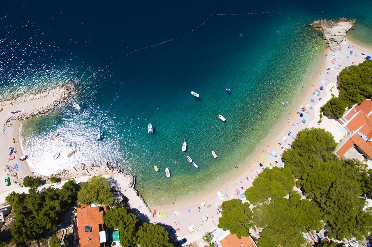 Apartments By The Sea Brela, Makarska - 11821 Екстер'єр фото