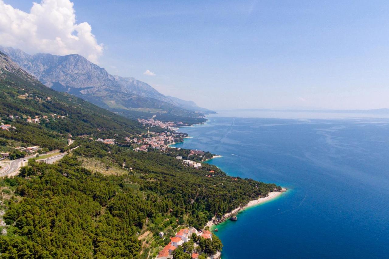 Apartments By The Sea Brela, Makarska - 11821 Екстер'єр фото