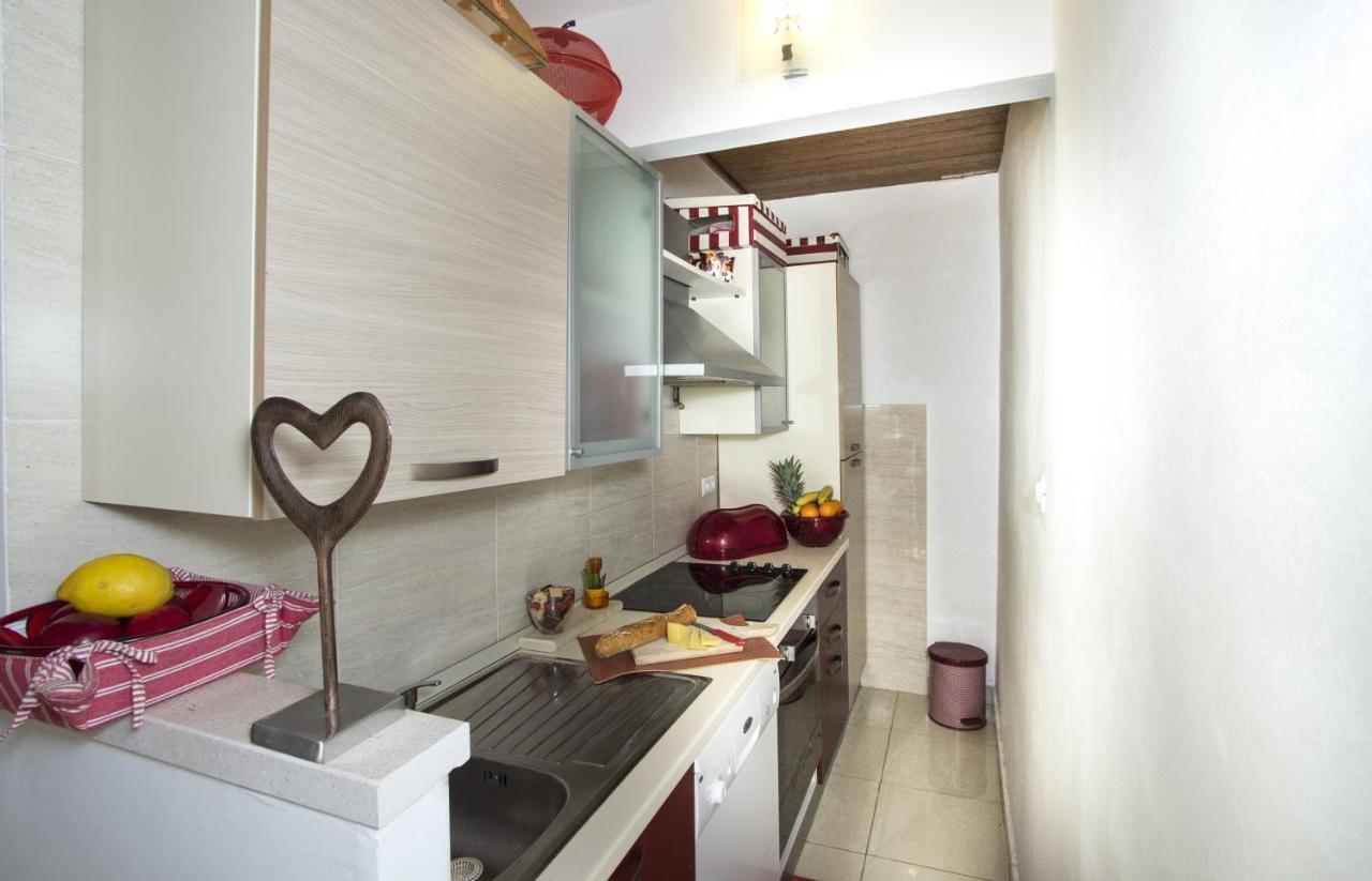Apartments By The Sea Brela, Makarska - 11821 Екстер'єр фото