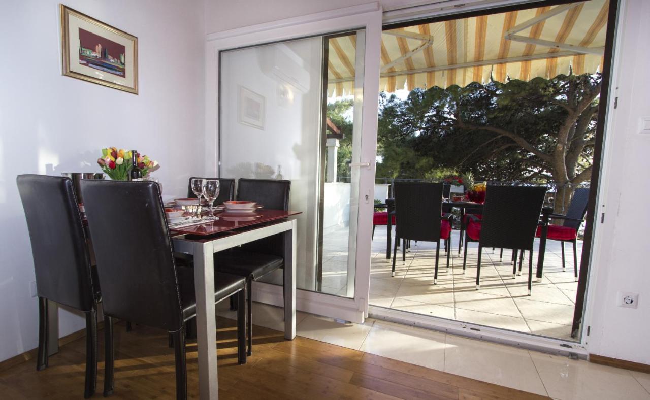 Apartments By The Sea Brela, Makarska - 11821 Екстер'єр фото