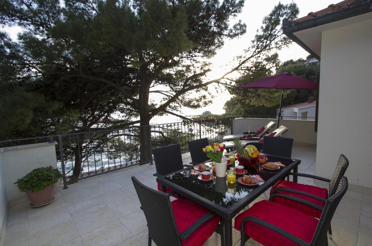 Apartments By The Sea Brela, Makarska - 11821 Екстер'єр фото