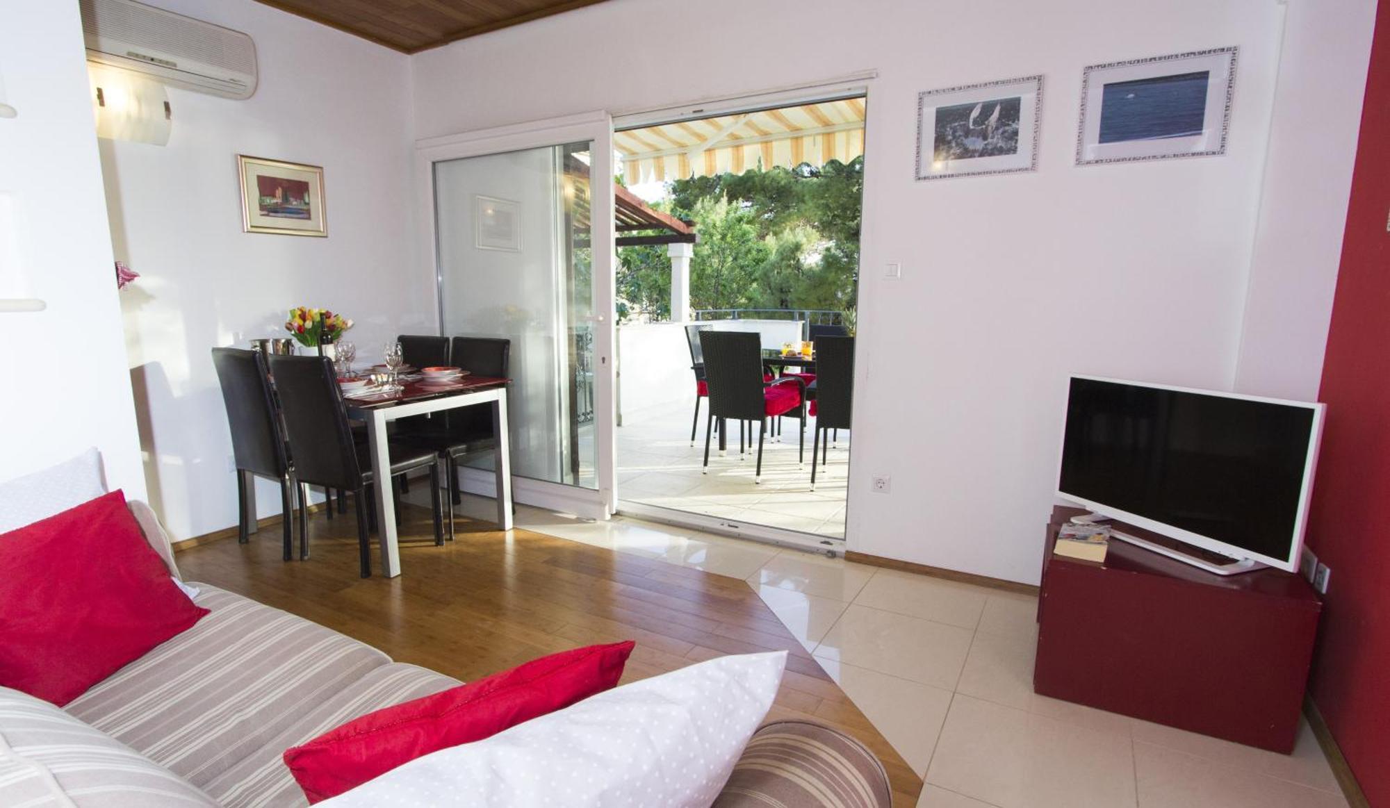 Apartments By The Sea Brela, Makarska - 11821 Номер фото
