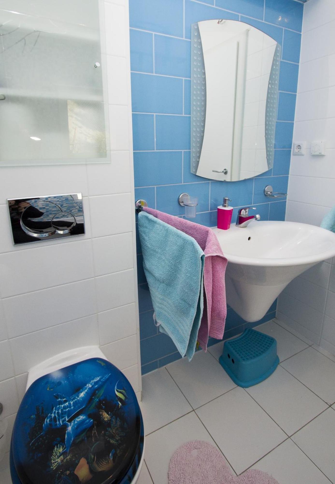 Apartments By The Sea Brela, Makarska - 11821 Номер фото