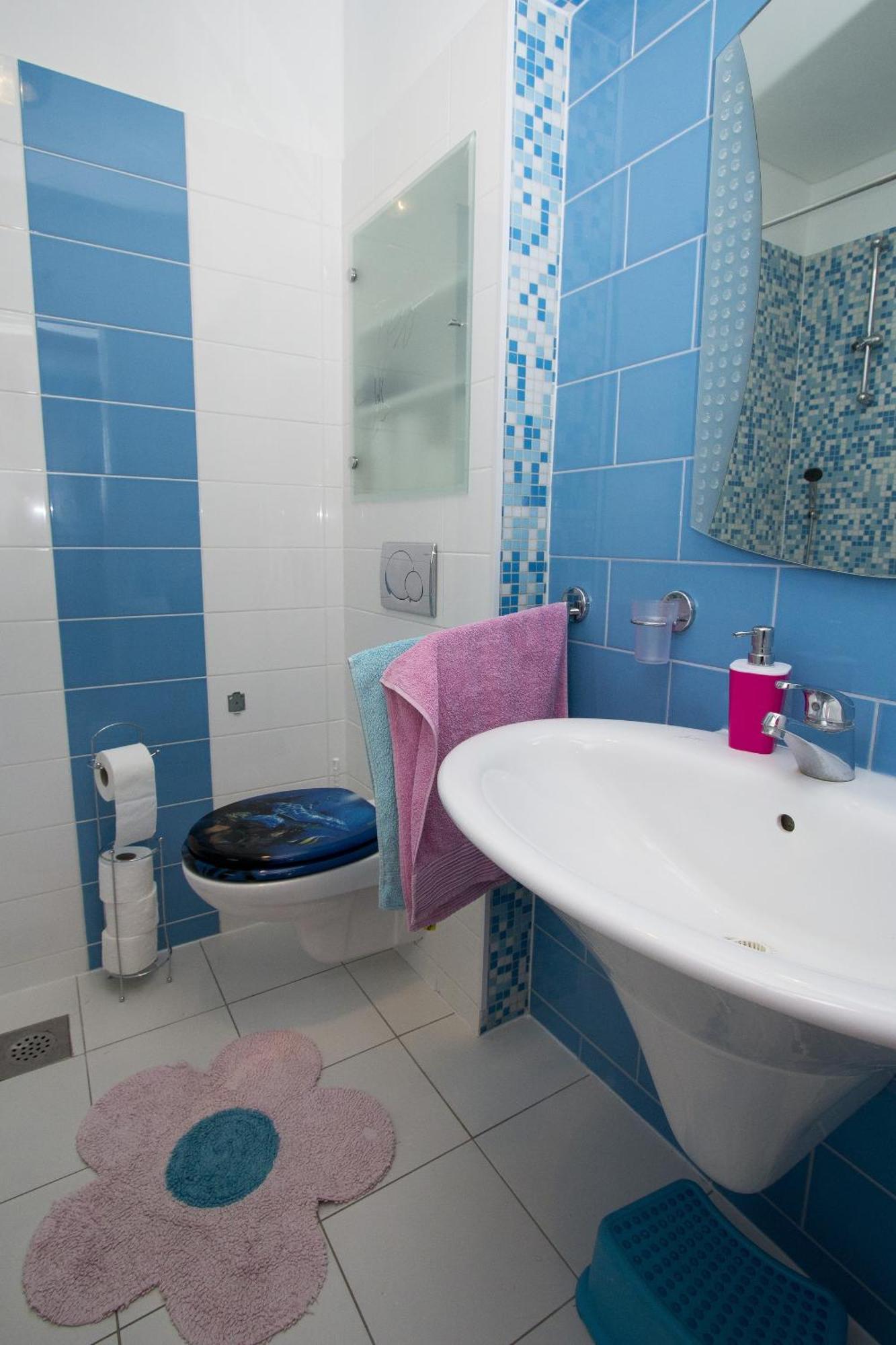 Apartments By The Sea Brela, Makarska - 11821 Номер фото
